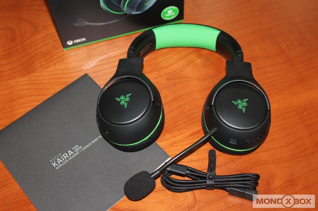 Razer con Kaira X, cuffie colorate e stand di ricarica